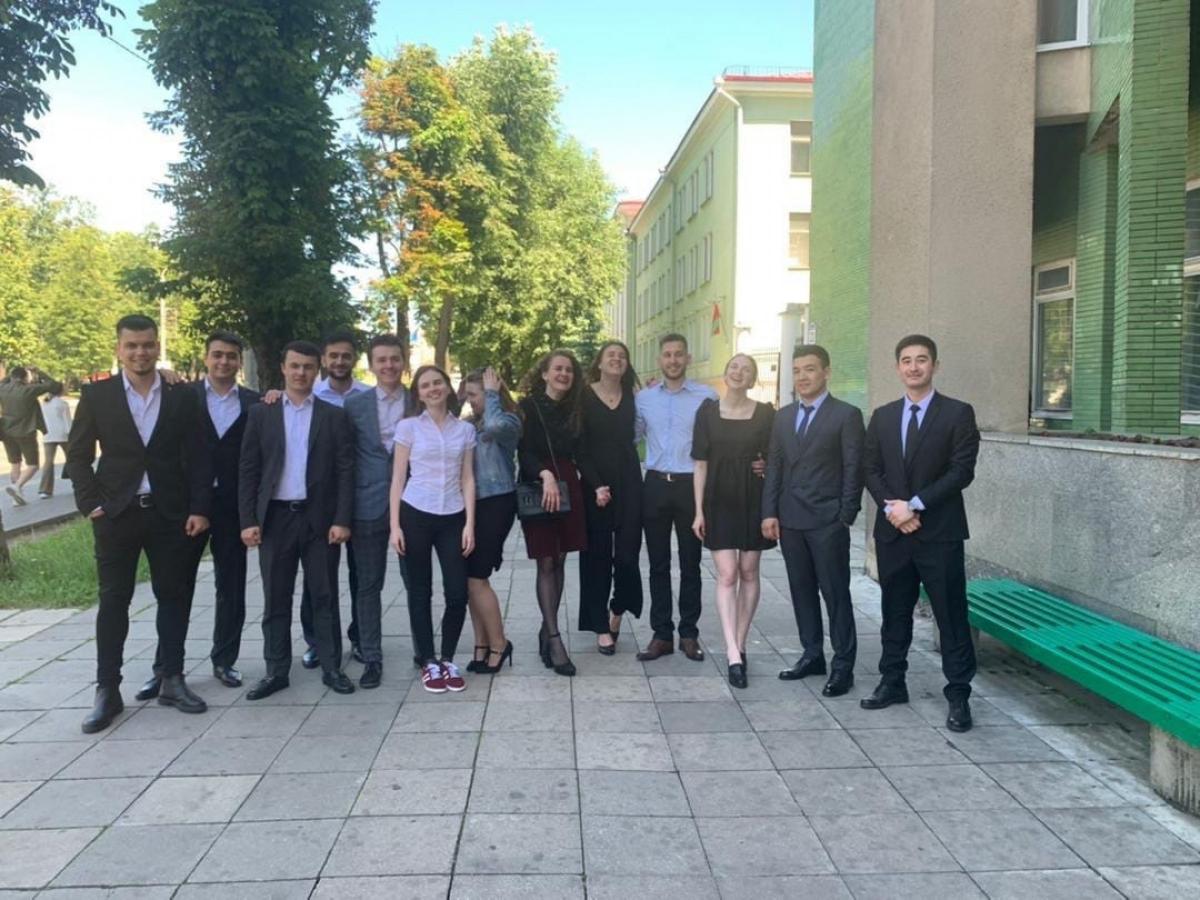 Каковы правила получения красного диплома в белорусском вузе и каков максимальный допустимый процент четырех оценок? Можно констатировать, что предел не выше 25%