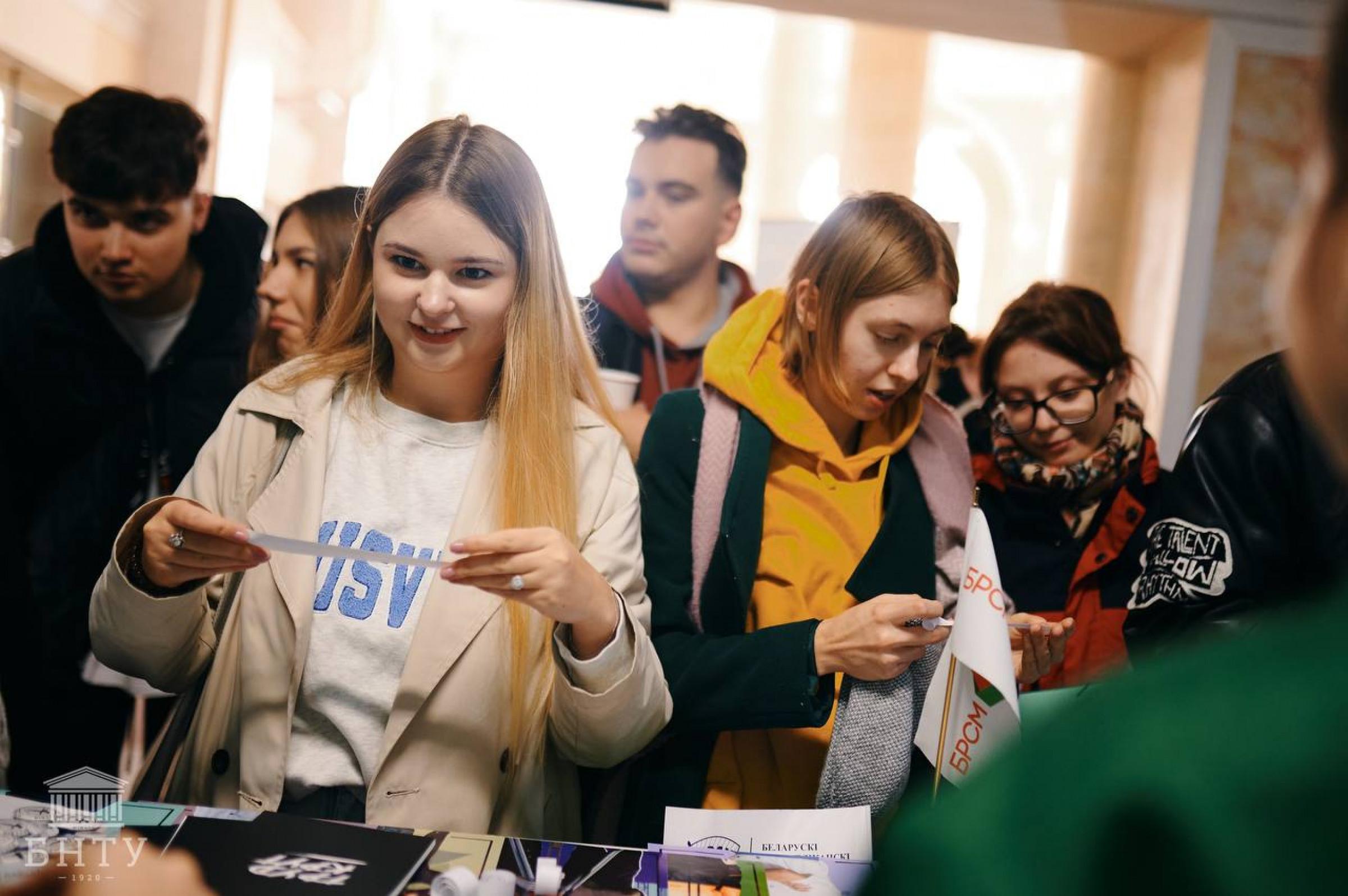Студэнты кафедры &laquo;Эканоміка і лагістыка&raquo; на кірмашы вакансій БНТУ