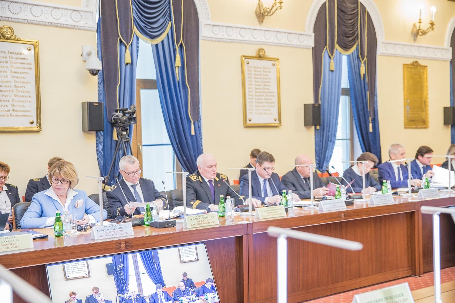 Ректор Горного университета В.С. Литвиненко на заседании