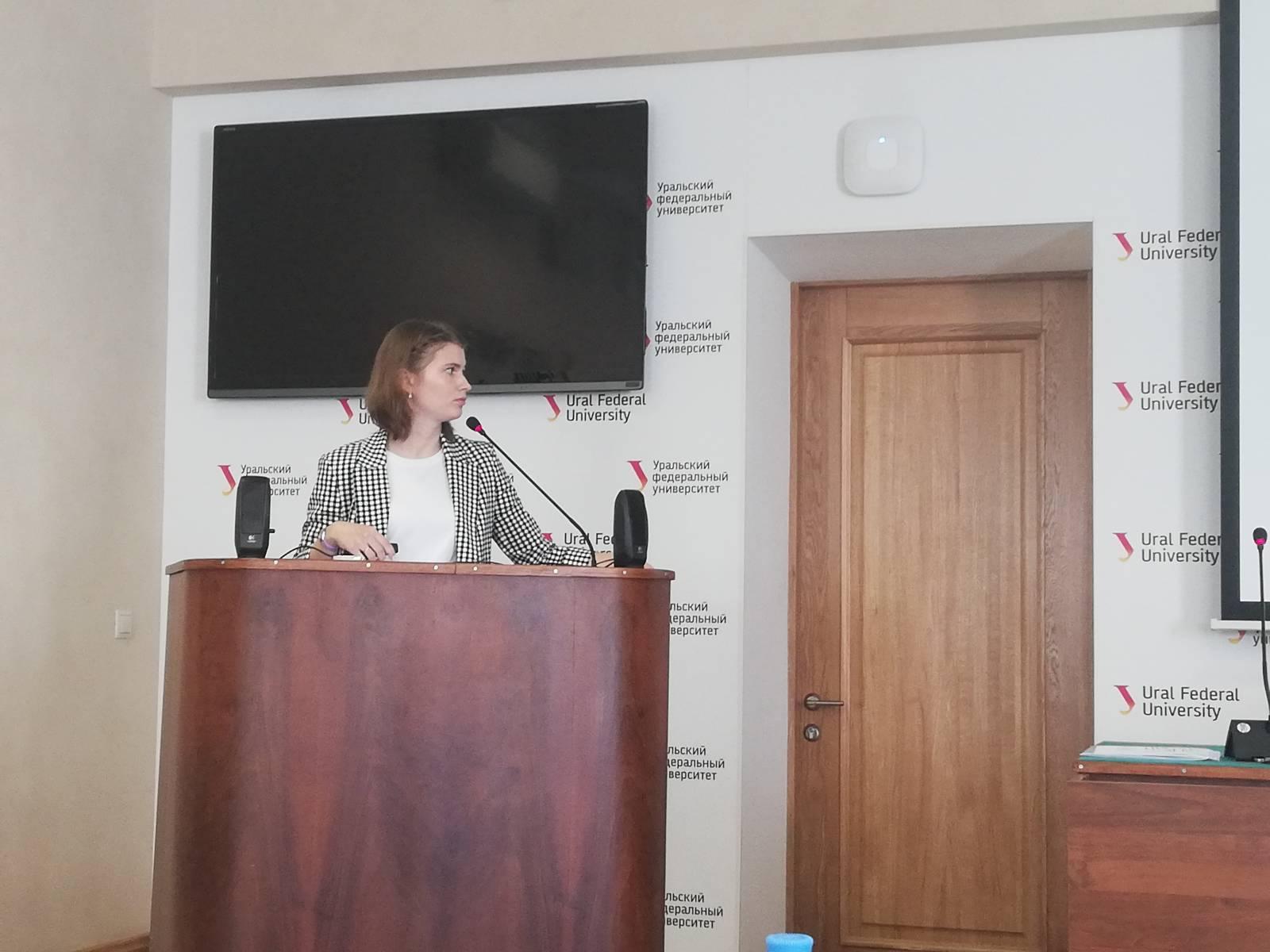 А.Ю. Соловьева докладывает диссертацию &laquo;Структурные и магнитные свойства полидисперсных феррожидкостей: теория и компьютерное моделирование&raquo;, представленную на соискание ученой степени кандидата физико-математических наук по специальности 05.13.18 &ndash; математическое моделирование, численные методы и комплексы программ.