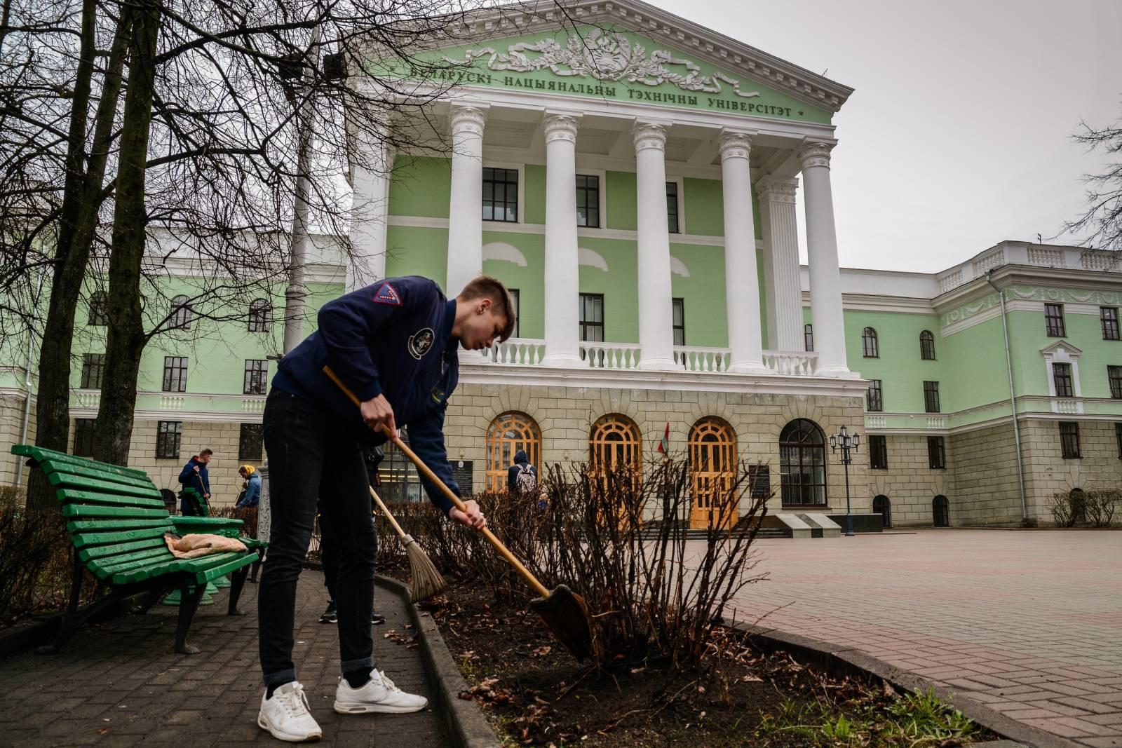 Приборостроительный факультет принял участие в акции «БНТУ – наш дом» –  Белорусский национальный технический университет (БНТУ/BNTU)