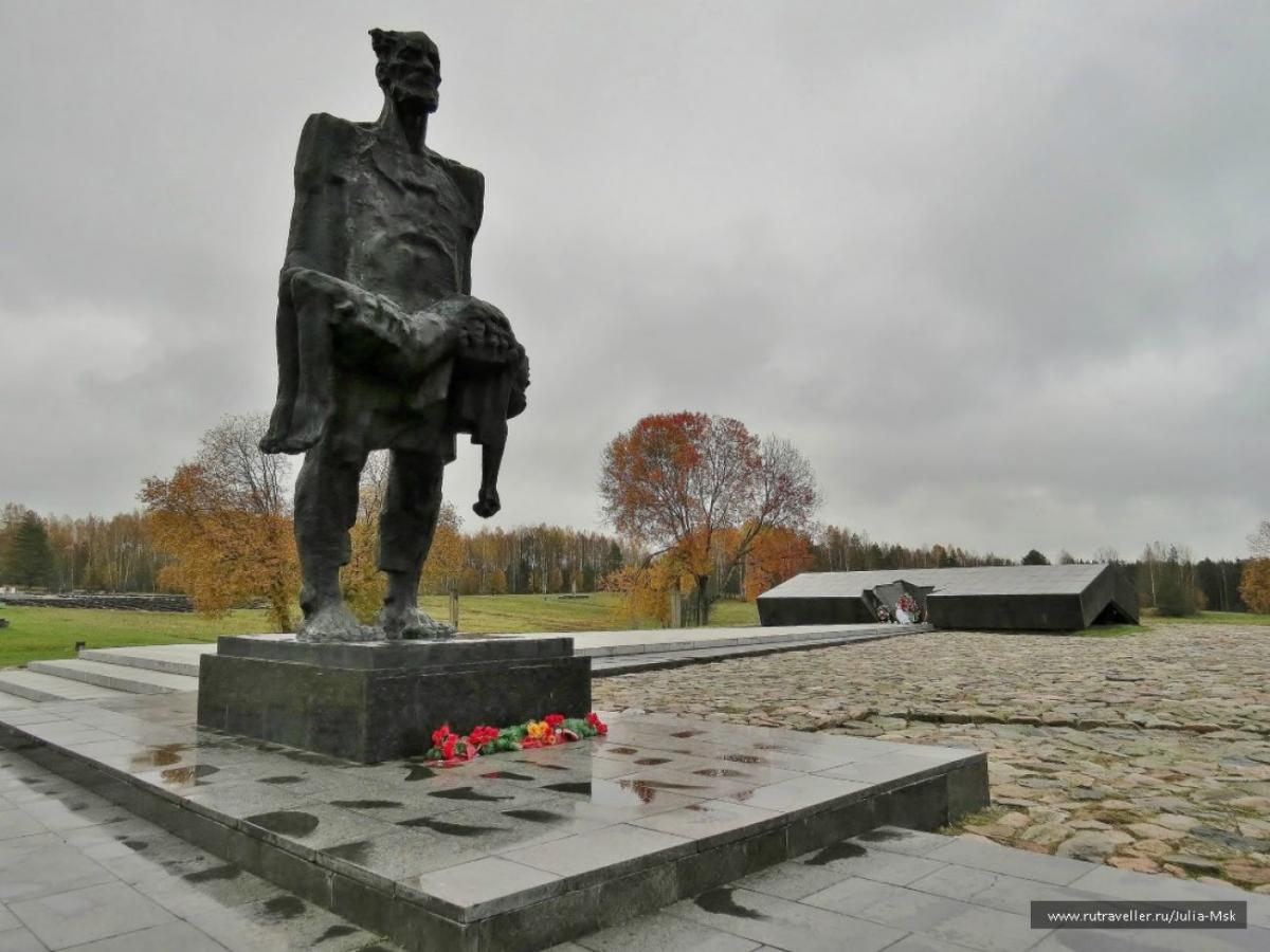 Хотынь. Хатынь. Хатынь Беларусь. Хатынь мемориальный комплекс колокол. Хатынь Беларусь фото.